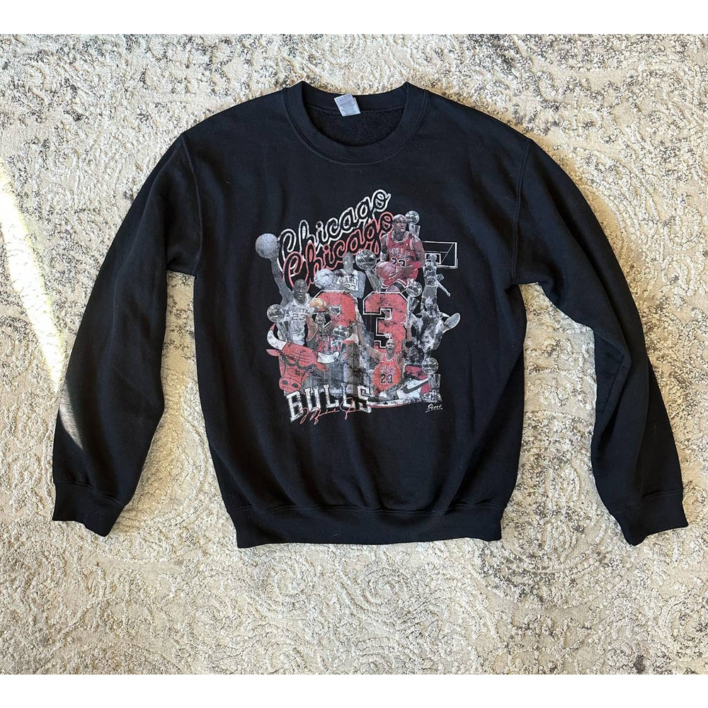 Black Chicago Bulls Graphic Sweatshirt